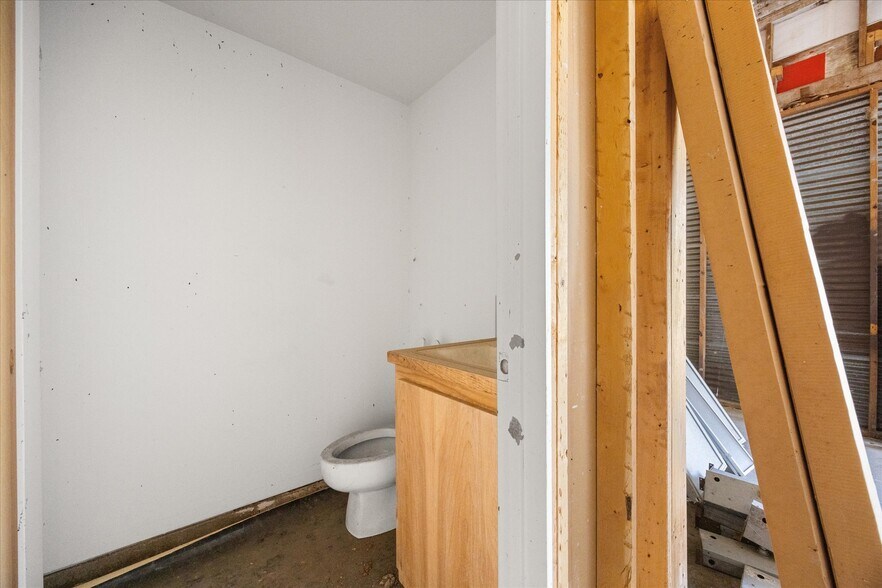 More Photos Of 301 S Main, Meridian Industrial For Sale