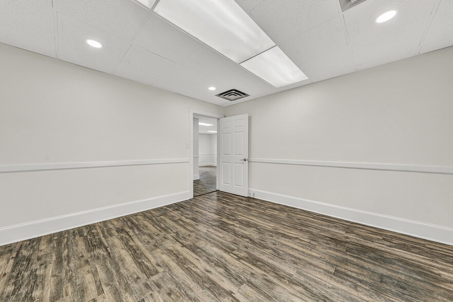 More Photos Of 628 S Colorado St, Salem Office For Sale