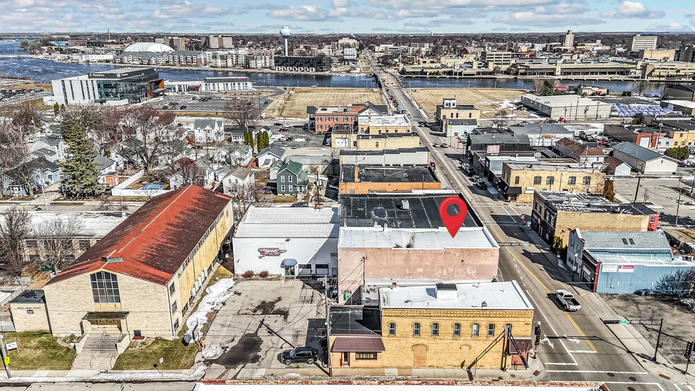 More Photos Of 811 Oregon St, Oshkosh Restaurant For Sale