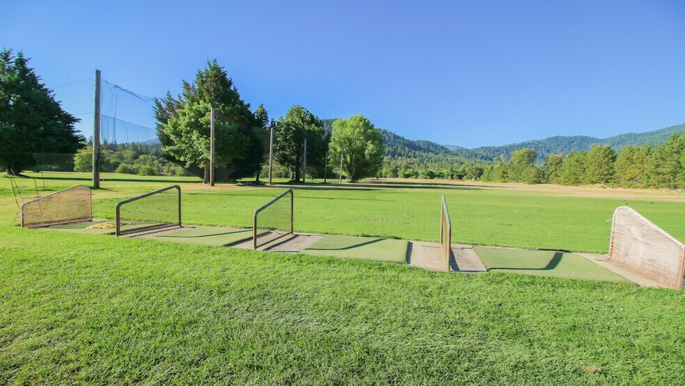 More Photos Of 7350 New Hope Rd, Grants Pass Golf Course Driving Range For Sale
