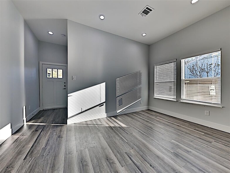 More Photos Of 2620 Delafield St, Houston Apartments For Sale