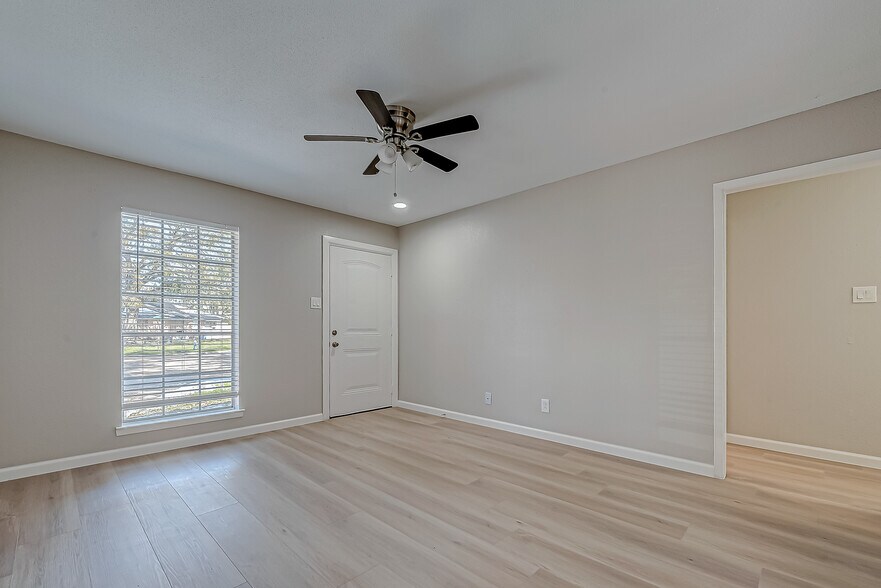 More Photos Of 7315 Housman, Houston Specialty For Lease