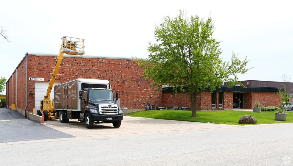 More Photos Of 855 Lively Blvd, Wood Dale Warehouse For Lease