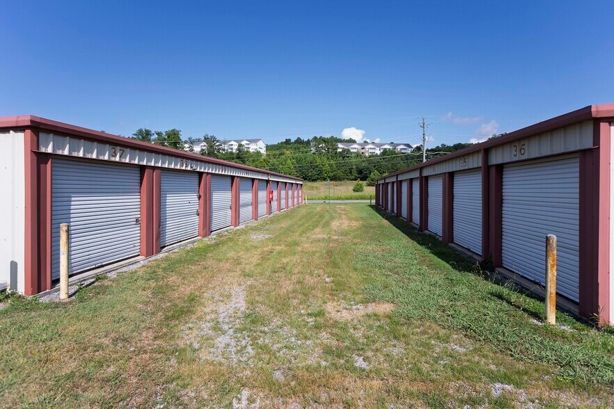 More Photos Of 191 Bernham Dr, Cleveland Self Storage For Sale