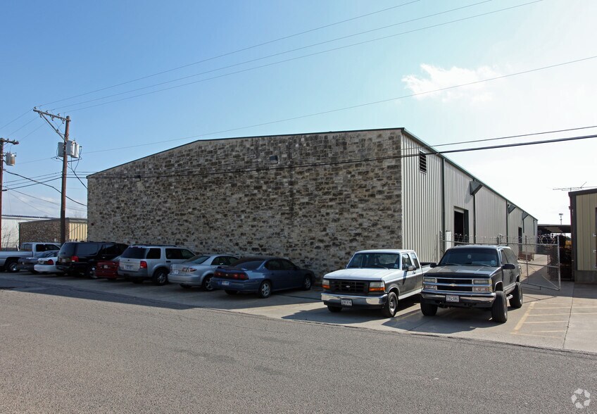 More Photos Of 11218 Limestone Dr, Balch Springs Warehouse For Lease
