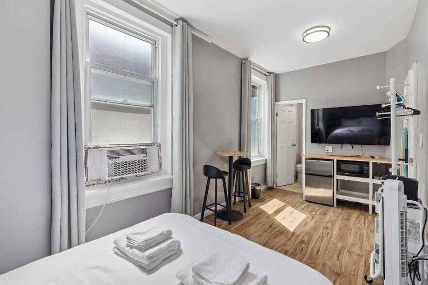 More Photos Of 1611 S Broad St, Philadelphia Specialty For Sale