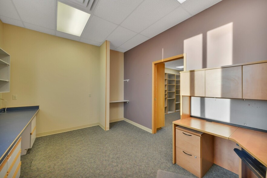 More Photos Of 5116 52 St, Red Deer Storefront Retail Office For Sale