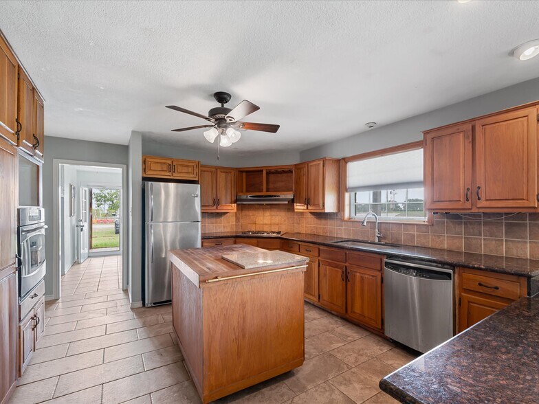 More Photos Of 17645 Highway 6, Navasota Land For Sale