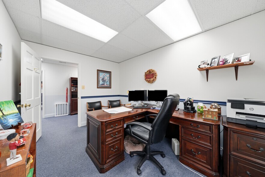 More Photos Of 23 E Frederick St, Walkersville Office For Sale