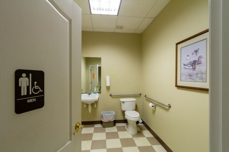 More Photos Of 94 E Crogan St, Lawrenceville Office For Lease