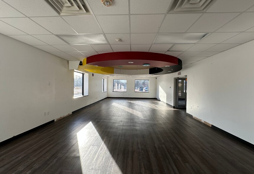 More Photos Of 711 N Lake Ave, Sioux Falls Office For Sale