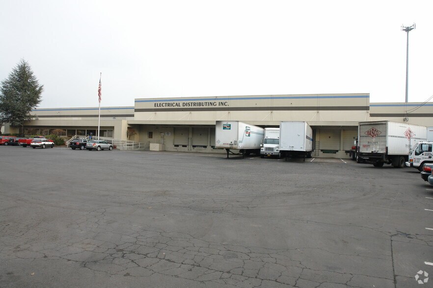 More Photos Of 4600-4670 NW St Helens Rd, Portland Warehouse For Lease