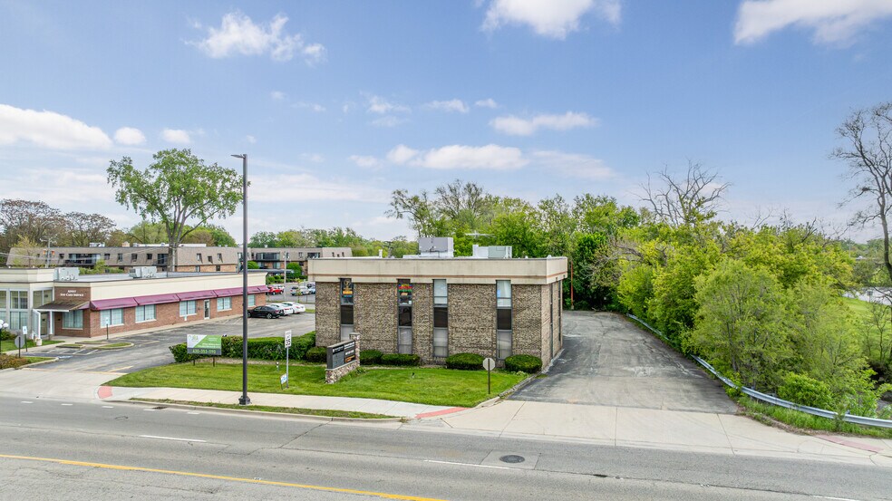 More Photos Of 47 W Dundee Rd, Wheeling Medical For Lease