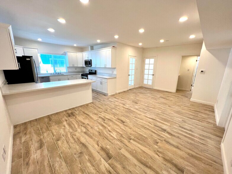 More Photos Of 1526 S Wooster St, Los Angeles Apartments For Sale