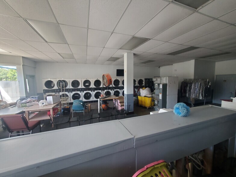 More Photos Of 5847 Swope Pky, Kansas City General Retail For Sale