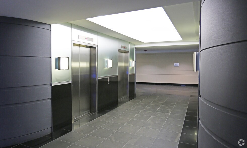 More Photos Of 1000 Woodbury Rd, Woodbury Office For Lease