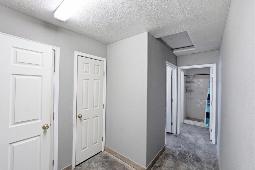 More Photos Of 606 Romero St, Belen Flex For Sale