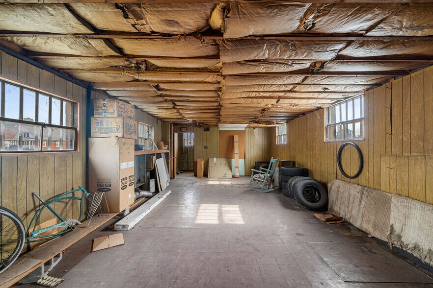 More Photos Of 1041 Niagara Ave, Niagara Falls Contractor Storage Yard For Sale