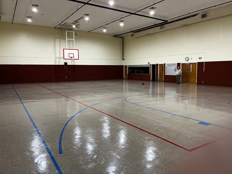 More Photos Of 7600 Woodrow Ave, Austin Schools For Lease