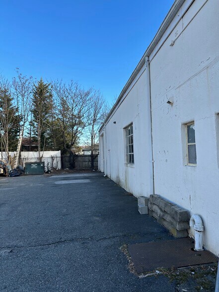 More Photos Of 151 Babylon Tpke, Roosevelt Service For Lease