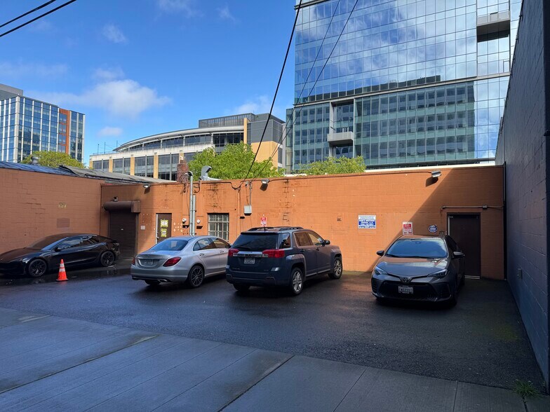 More Photos Of 411 Westlake Ave N, Seattle General Retail For Lease
