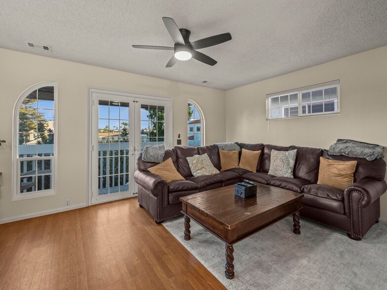 More Photos Of 406 E Ave, Coronado Multifamily For Sale