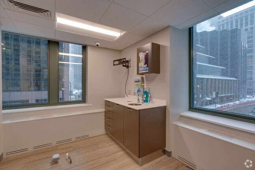 More Photos Of 105 W Madison St, Chicago Office Residential For Sale