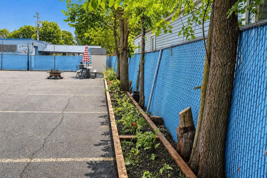 More Photos Of 2422 Dempster St, Evanston Auto Repair For Sale