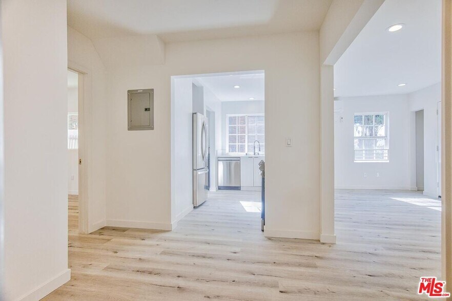 More Photos Of 158 N Edgemont St, Los Angeles Multifamily For Sale