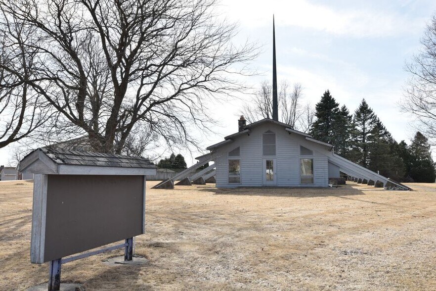 More Photos Of 1425 E Monroe Ave, Hartford Flex For Sale