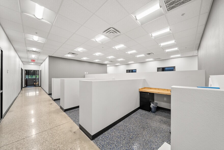 More Photos Of 210 SE 34th St, Bentonville Office For Sale