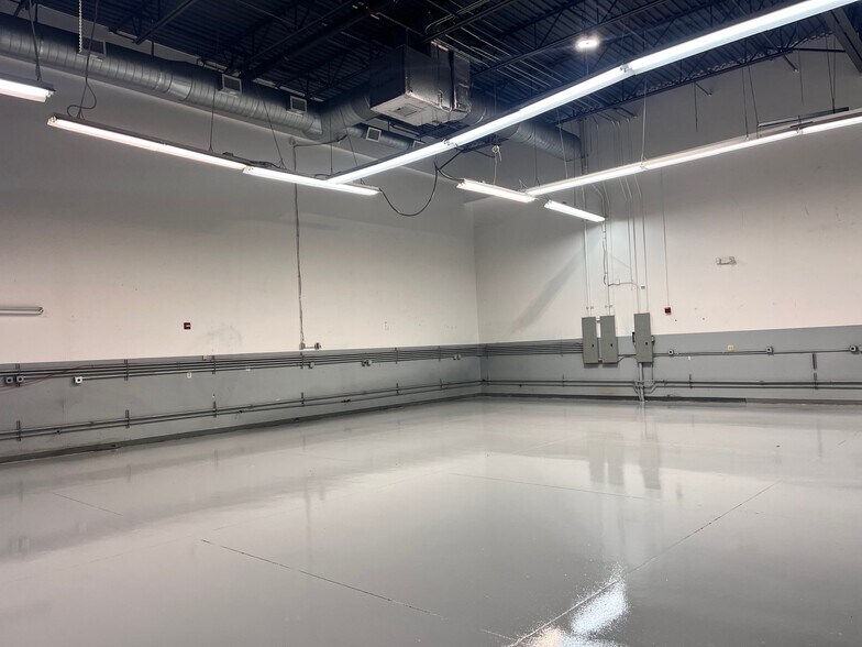 More Photos Of 3500-3553 High Ridge Rd, Boynton Beach Light Distribution For Sale