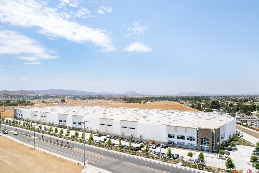 More Photos Of 251 E Rider St, Perris Distribution For Lease