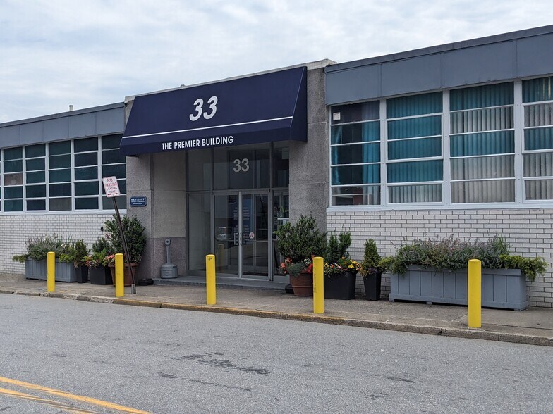 More Photos Of 33 New Broad St, Port Chester Warehouse For Lease