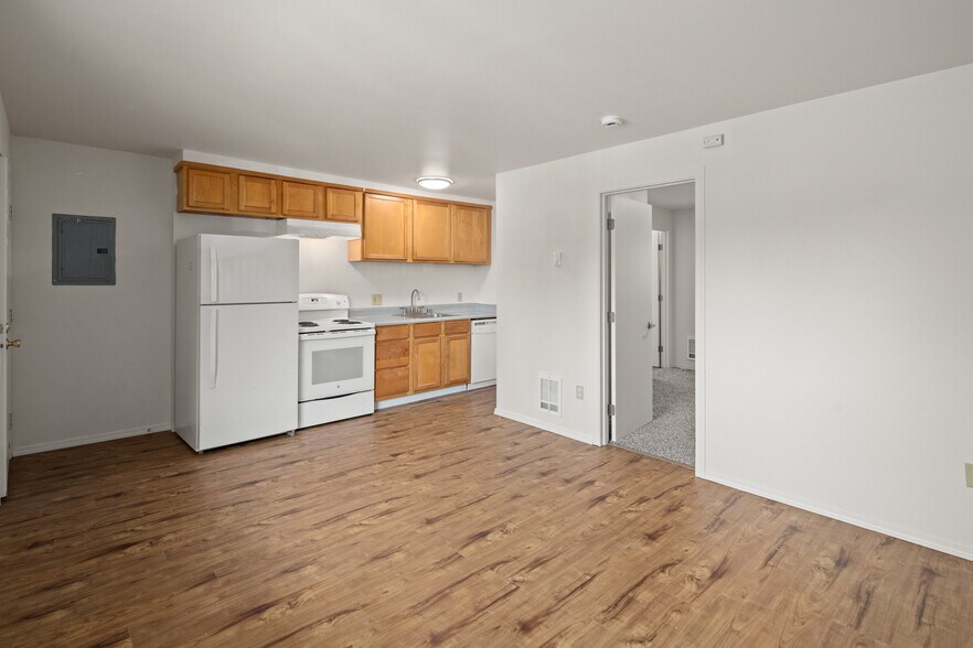 More Photos Of 812 10th St NE, Auburn Apartments For Sale