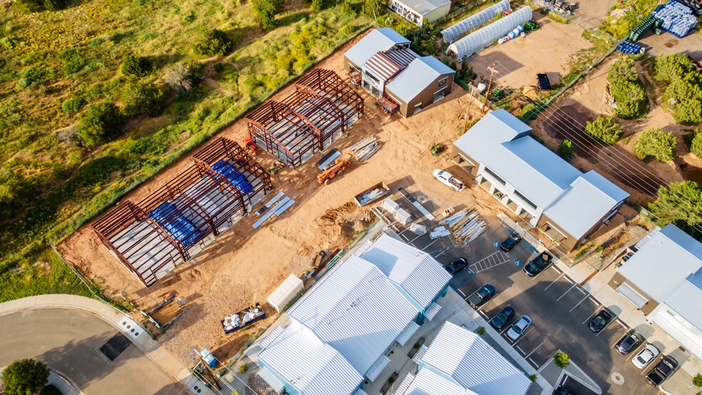 More Photos Of 1189 Parkway Dr, Santa Fe Showroom For Sale