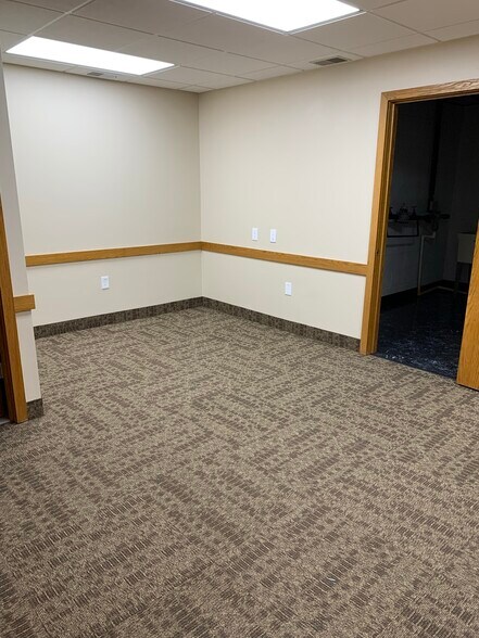 More Photos Of 2213 Shenango Valley Fwy, Hermitage Office For Lease