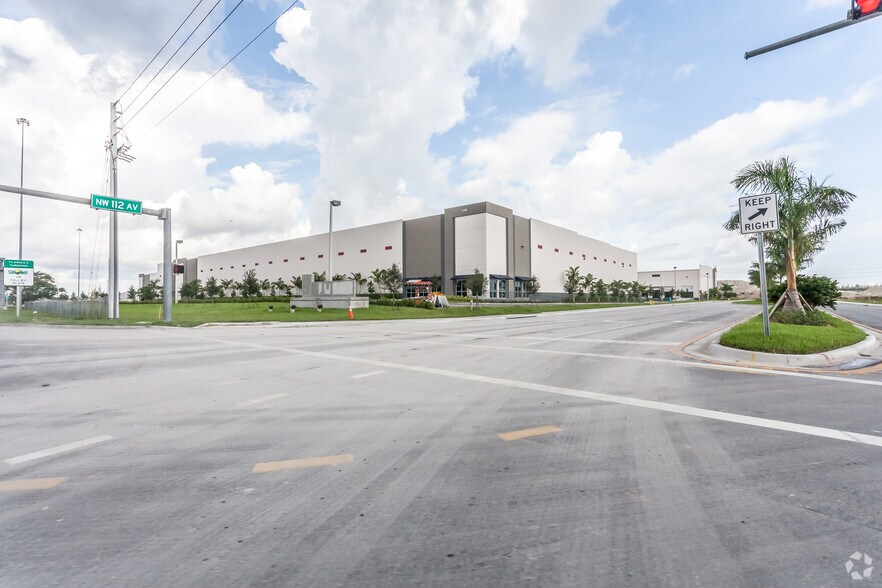 More Photos Of 11255 NW 106th St, Miami Warehouse For Lease