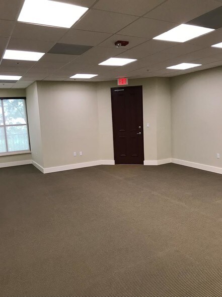 More Photos Of 862-868 102nd Ave N, Naples Office For Sale