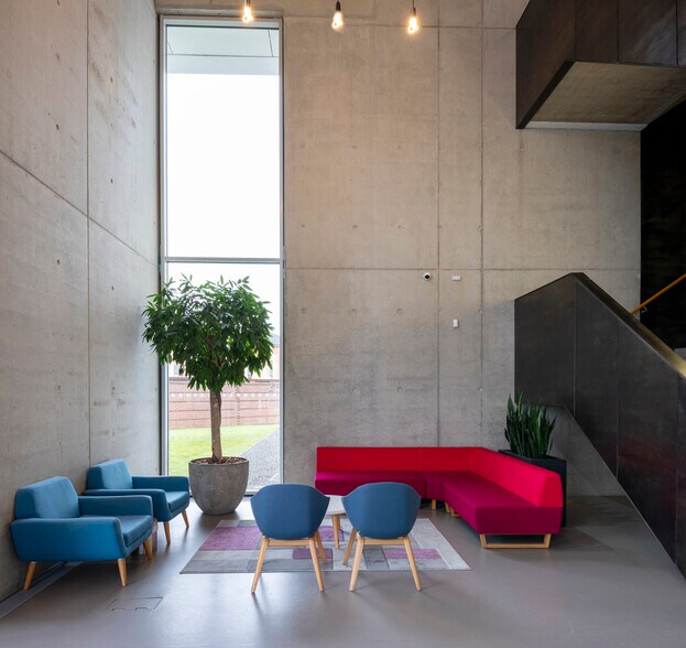 More Photos Of 360 N Coit St, Florence Flex For Lease