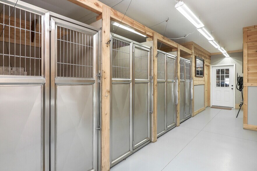 More Photos Of 27 S 100 W, Valparaiso Veterinarian Kennel For Sale