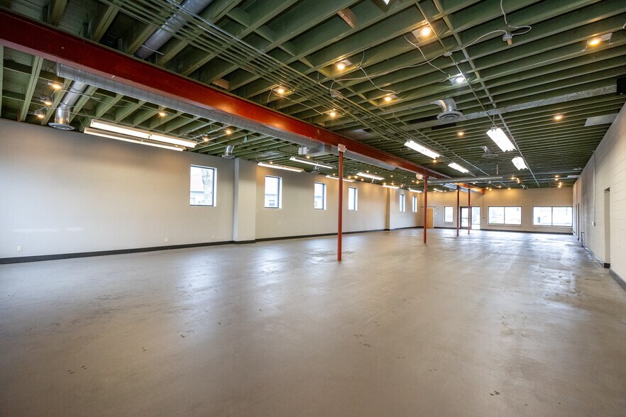 More Photos Of 1728 W 16th St, Indianapolis General Retail For Lease