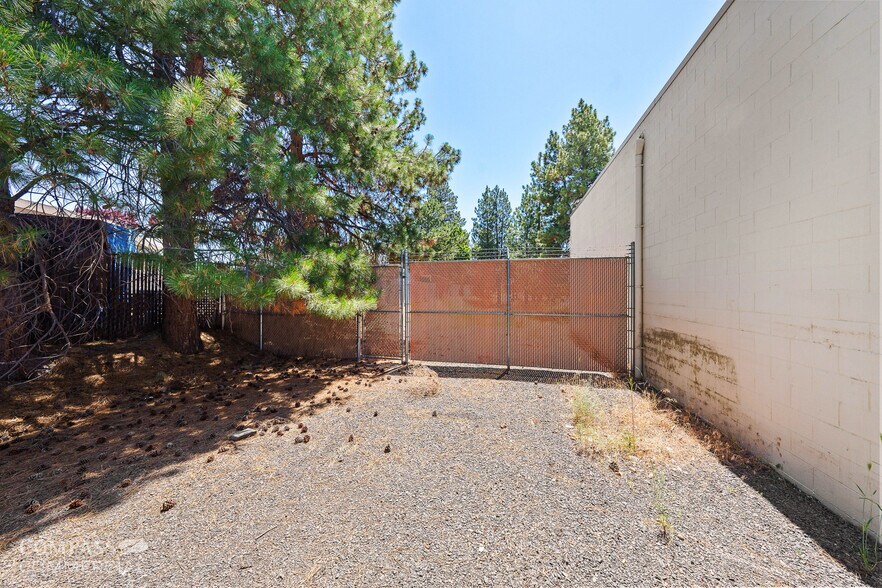 More Photos Of 720 SE Business Way, Bend Warehouse For Sale