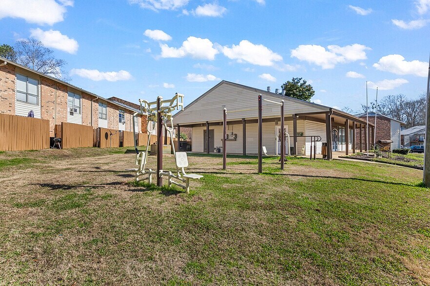 More Photos Of 856 Park Brook Trl, Birmingham Apartments For Sale