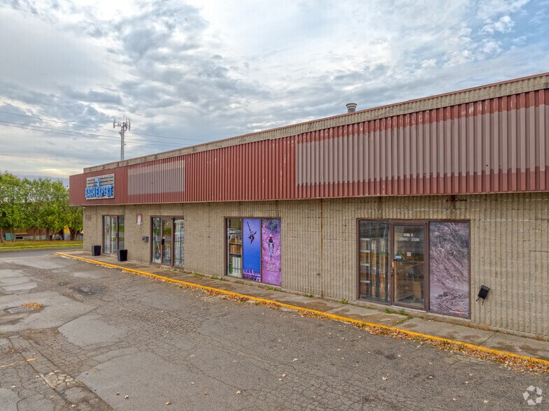 More Photos Of 525 First St, London Flex For Sale