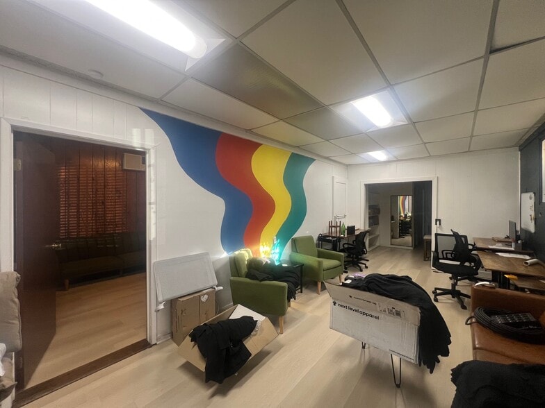 More Photos Of 11352 Ventura Blvd, Studio City Office For Lease