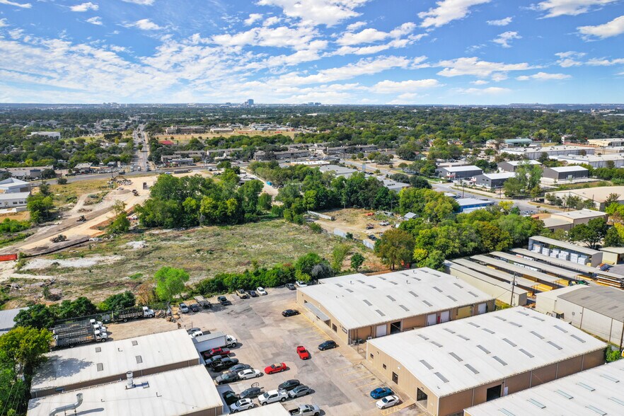 More Photos Of 9300 Brown Ln, Austin Warehouse For Lease