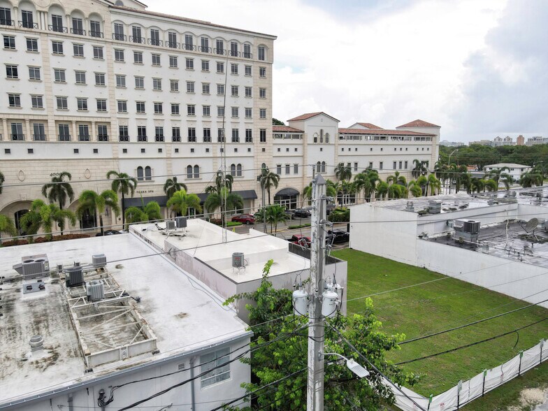 More Photos Of 3075 SW 39th Ave, Miami Showroom For Lease