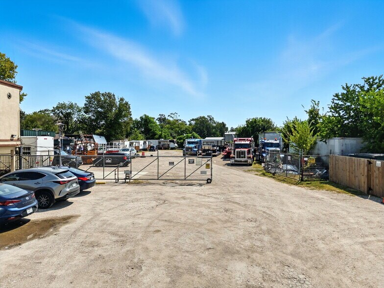 More Photos Of 501 S Main St, Highlands Freestanding For Sale