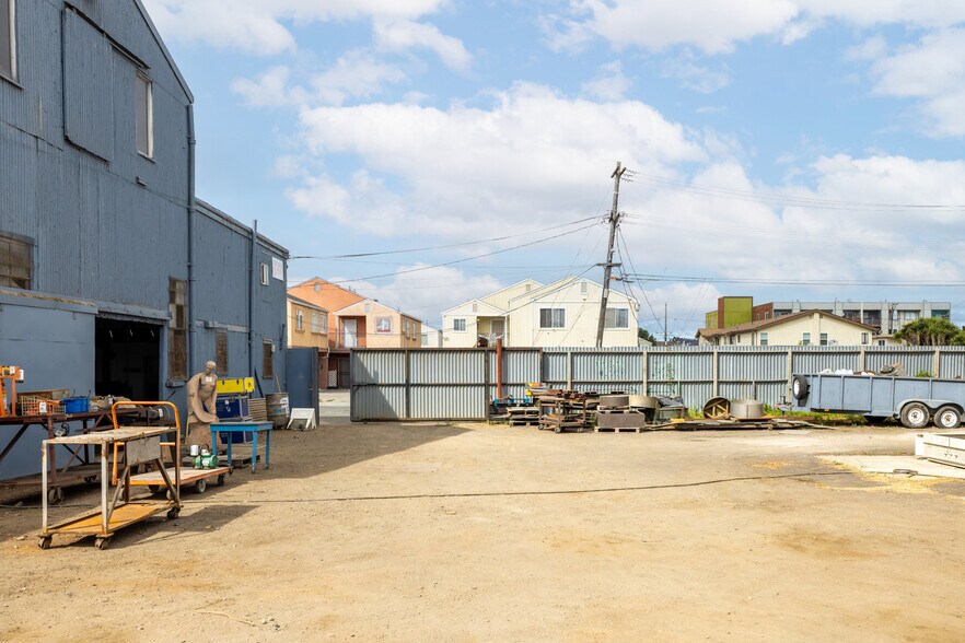 More Photos Of 2 17th St, Richmond Warehouse For Sale